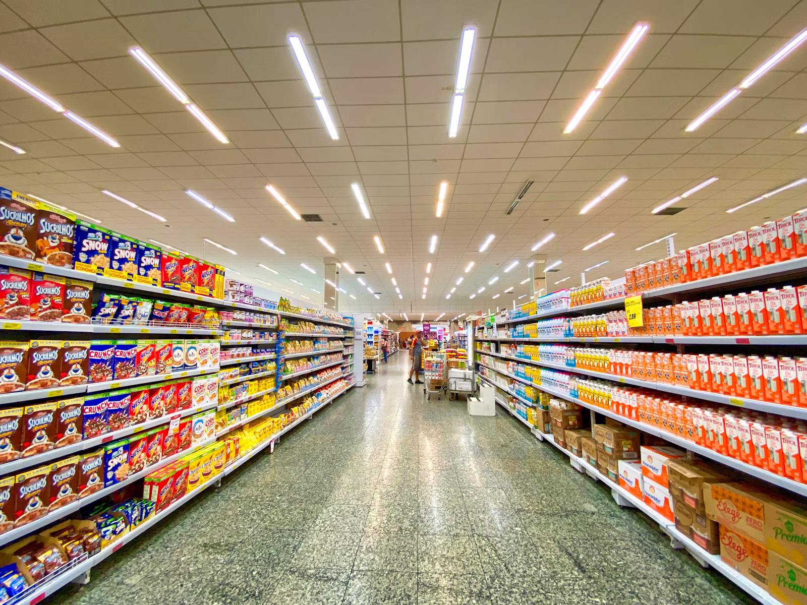 Mercado das Frutas e Legumes e Padaria Flb LTDA — abastecimento do dia a dia